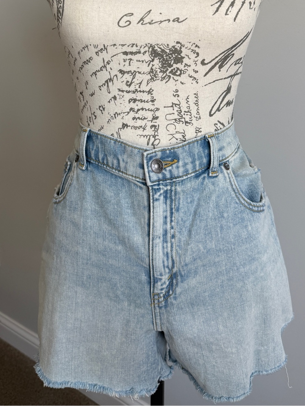 Aerie Light Wash High-Rise Elastic Denim Shorts - Picture 1 of 4
